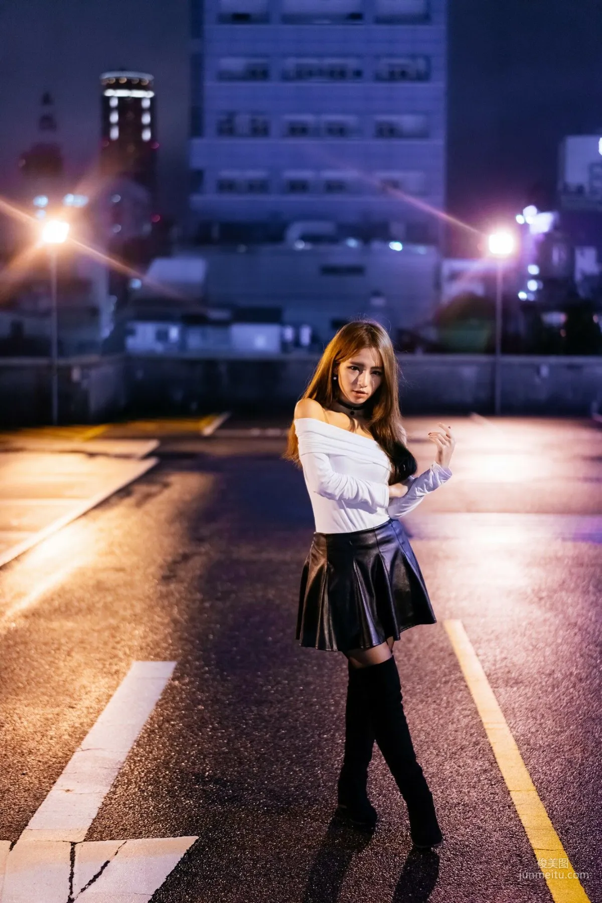 [Taiwan Beauties] Dora Zhou Yingxin Street Snap Long Boots Black Stockings Leather Skirt Photo Set photo 59