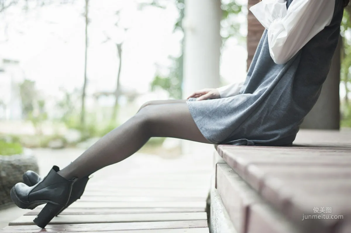 [Taiwan Beauties] Lijia Peng (Lady Yiyi), Black Stockings Under the Cherry Blossoms Photo Set photo 22