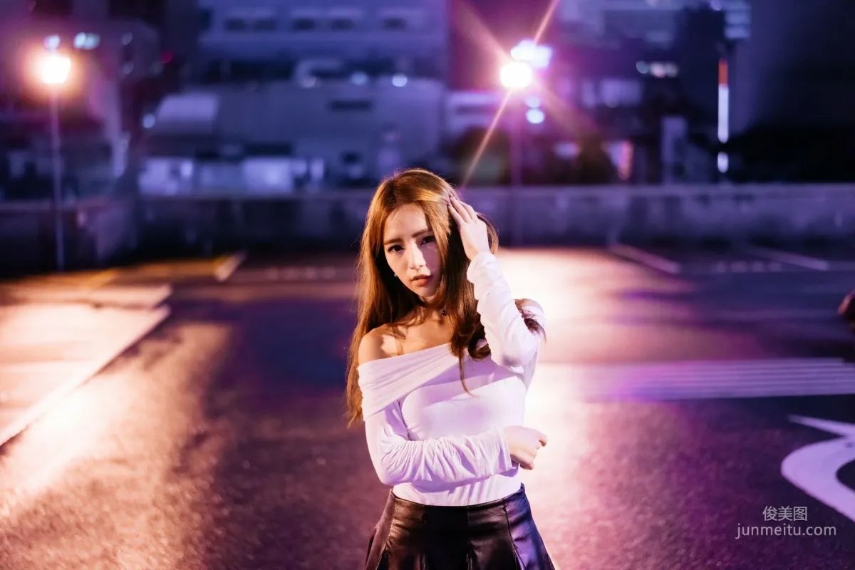 [Taiwan Beauties] Dora Zhou Yingxin Street Snap Long Boots Black Stockings Leather Skirt Photo Set photo 60