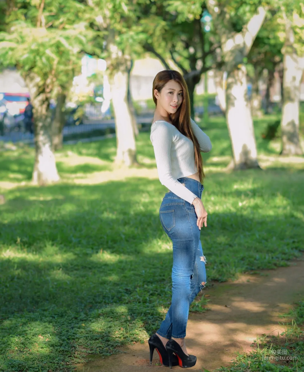 [Taiwan Young Model] Xia Qing Miso Park Denim Tight Pants and Beautiful Legs Photo Set photo 21