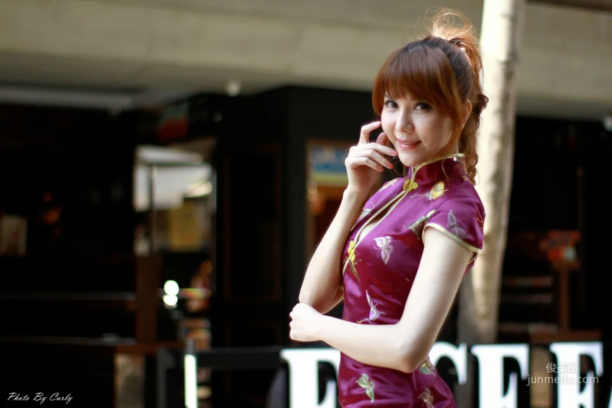 [Taiwan Internet Celebrity Beauty] Huang Shuhua Maggie 《Xinjuejiang Shopping District, Qipao Series》 Photo Set photo 44
