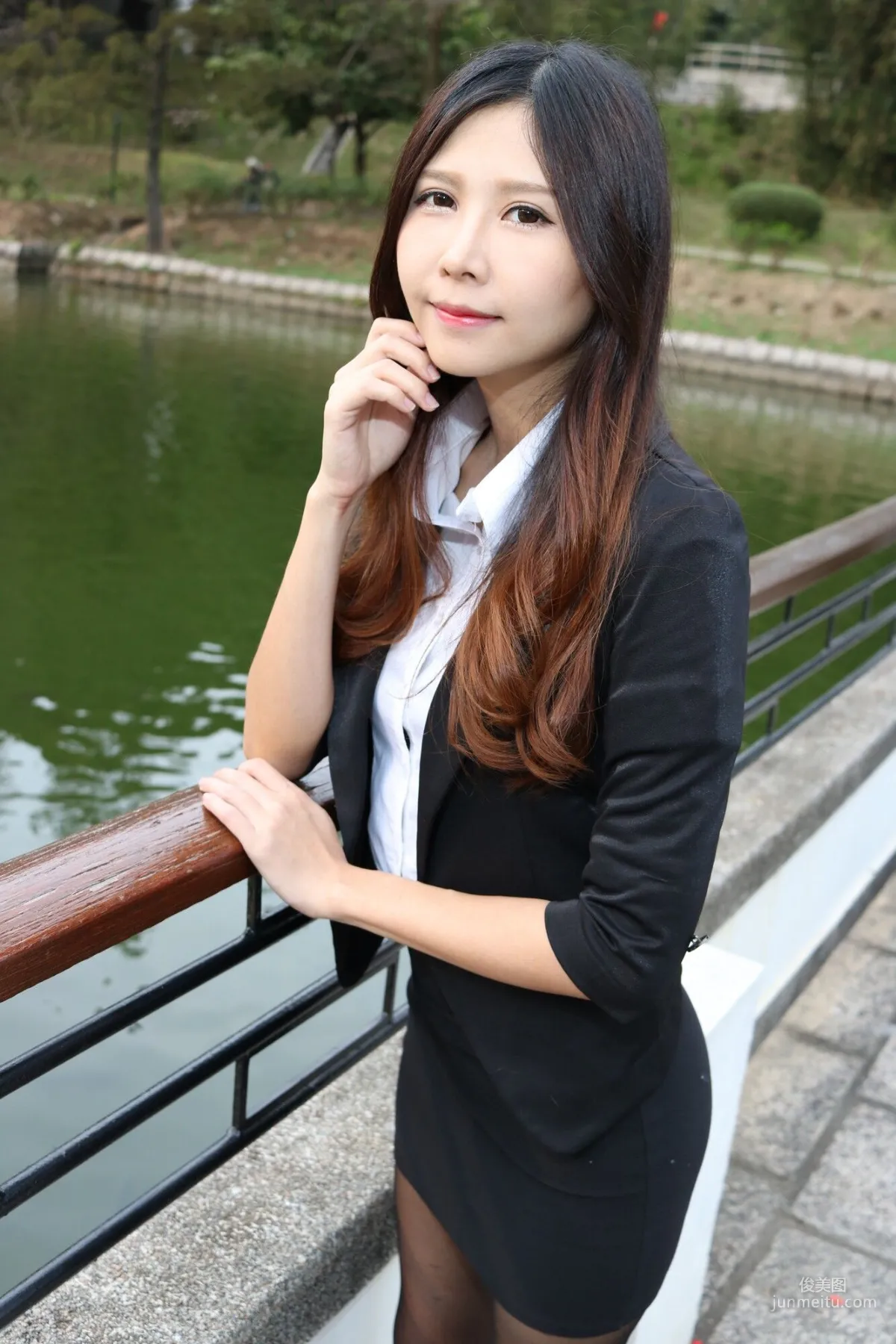 [Taiwan Beauties] Zooey 'Chinese University OL Black Stockings Beautiful Legs' Photo Set photo 39