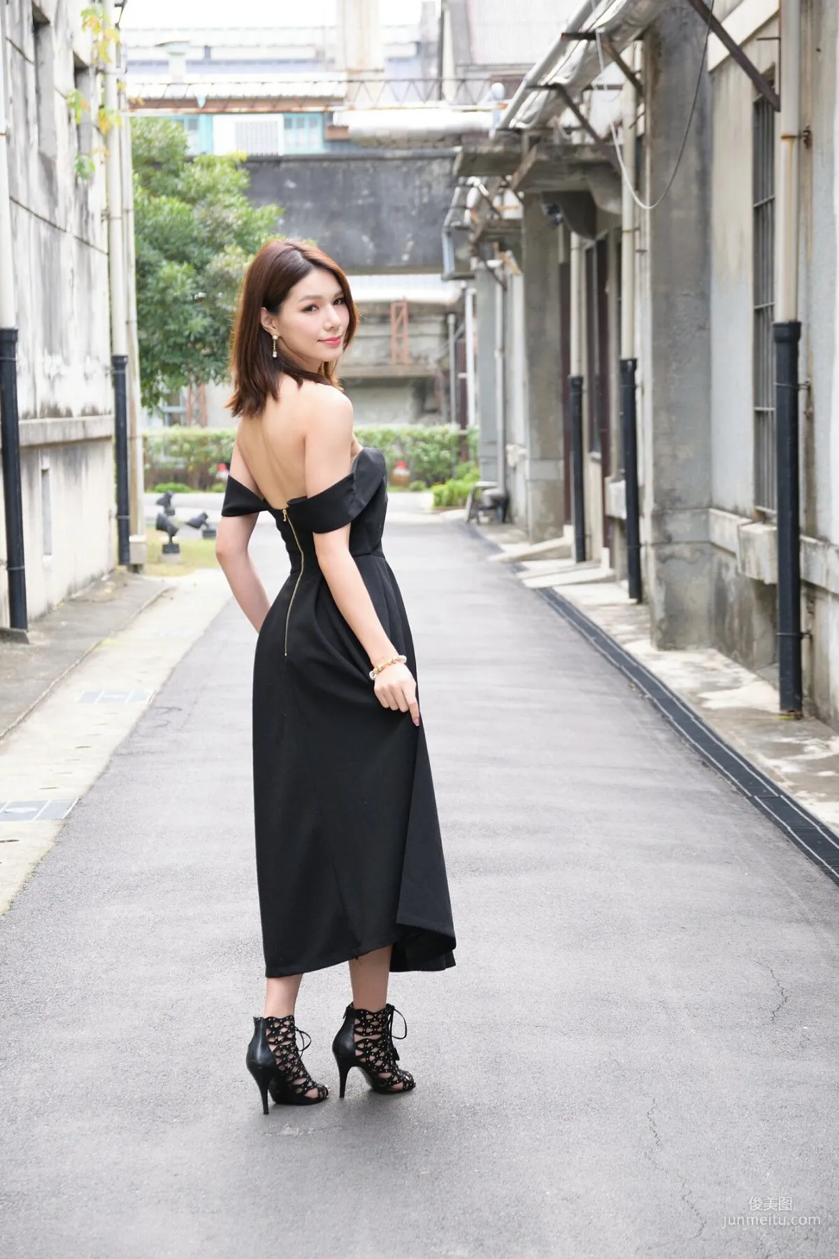 [Taiwan Beauties] Kate - Outdoor Shoot Elegant Long Skirt Photo Set photo 18