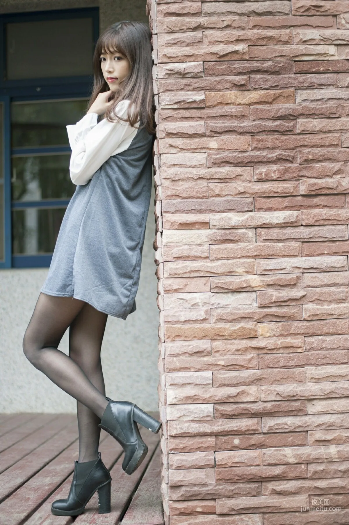 [Taiwan Beauties] Lijia Peng (Lady Yiyi), Black Stockings Under the Cherry Blossoms Photo Set photo 14