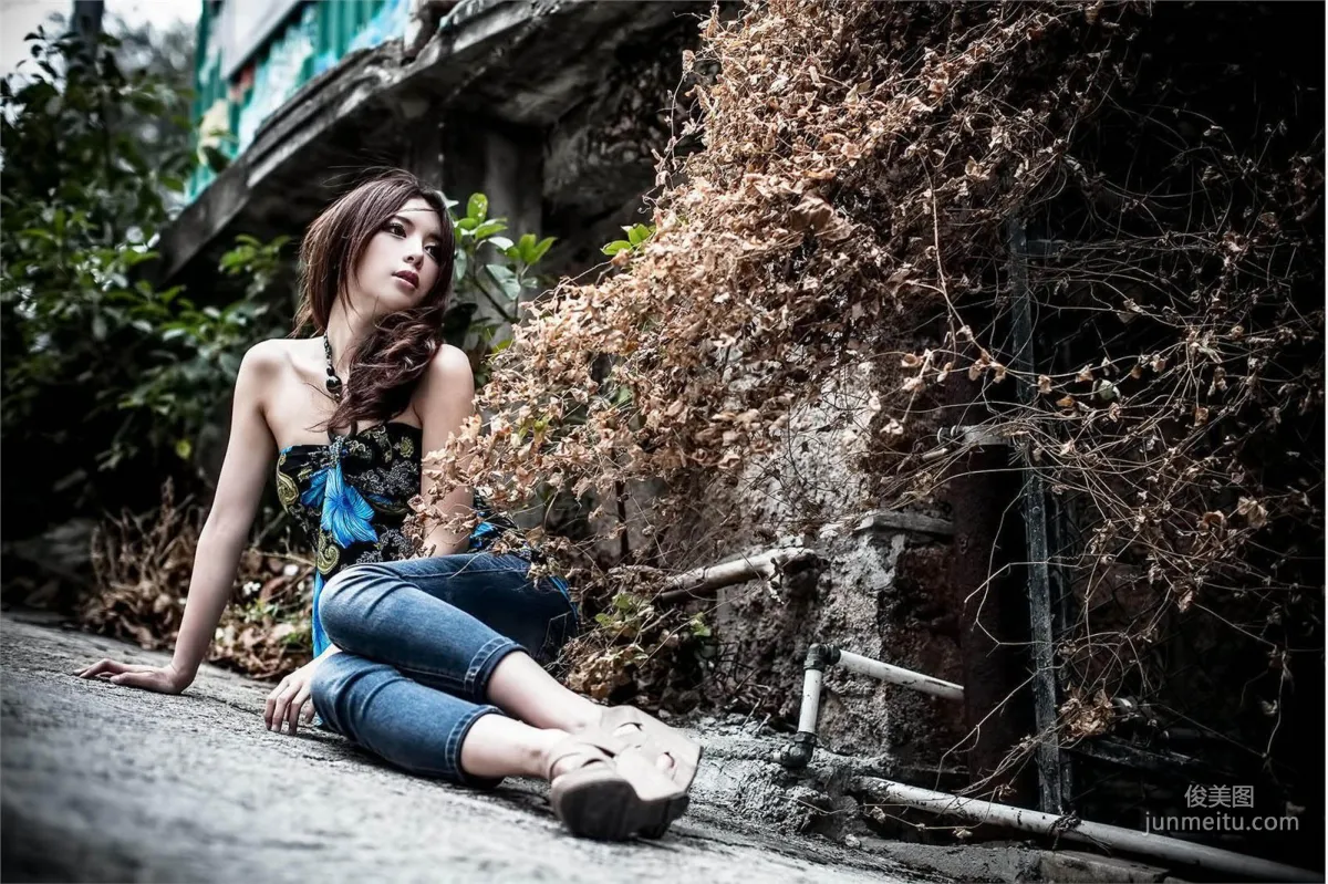 [台灣正妹] 大眼正妹張齊郡《炫彩外拍》寫真集 54