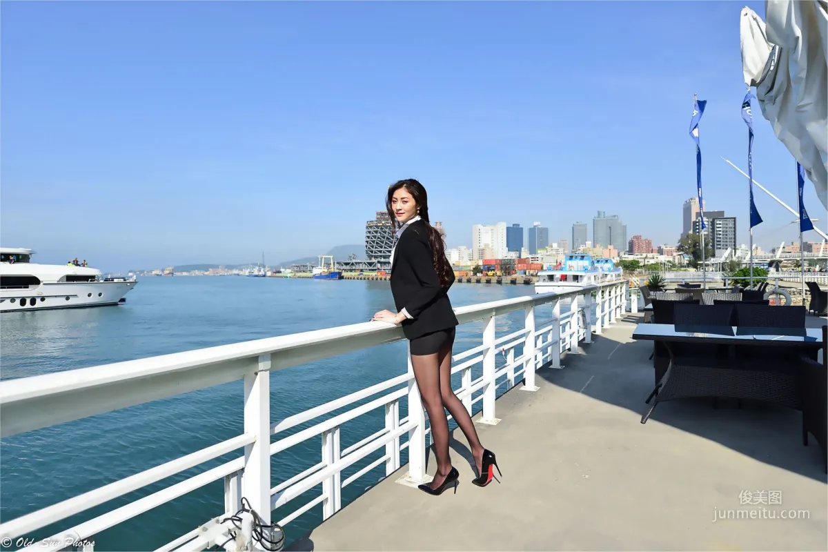 [台灣女神] 小梵《展覽館旁OL街拍》 寫真集 82