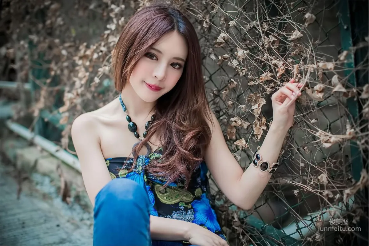 [台灣正妹] 大眼正妹張齊郡《炫彩外拍》寫真集 24