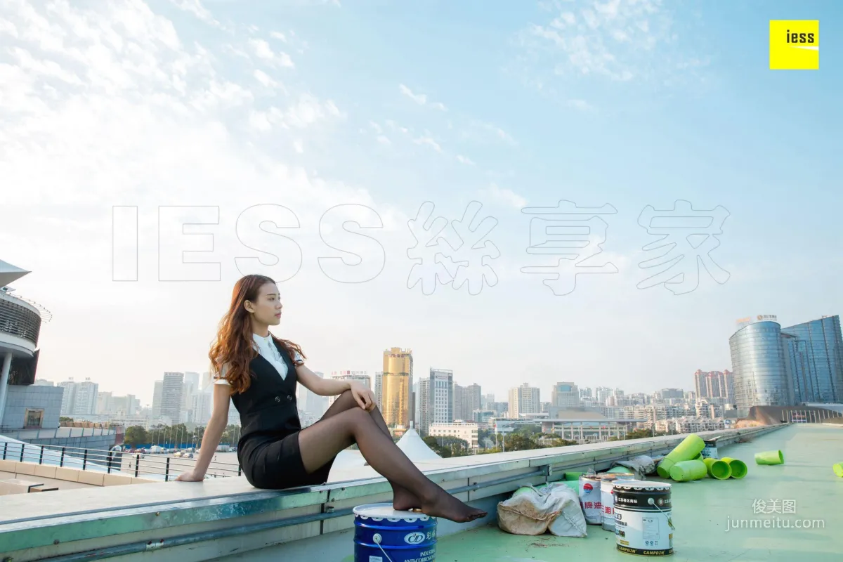 Nuan Nuan "Look! There's a Black Stockings Girl on the Rooftop" [IESS] Silk Enjoyer 237 Photo Set photo 47