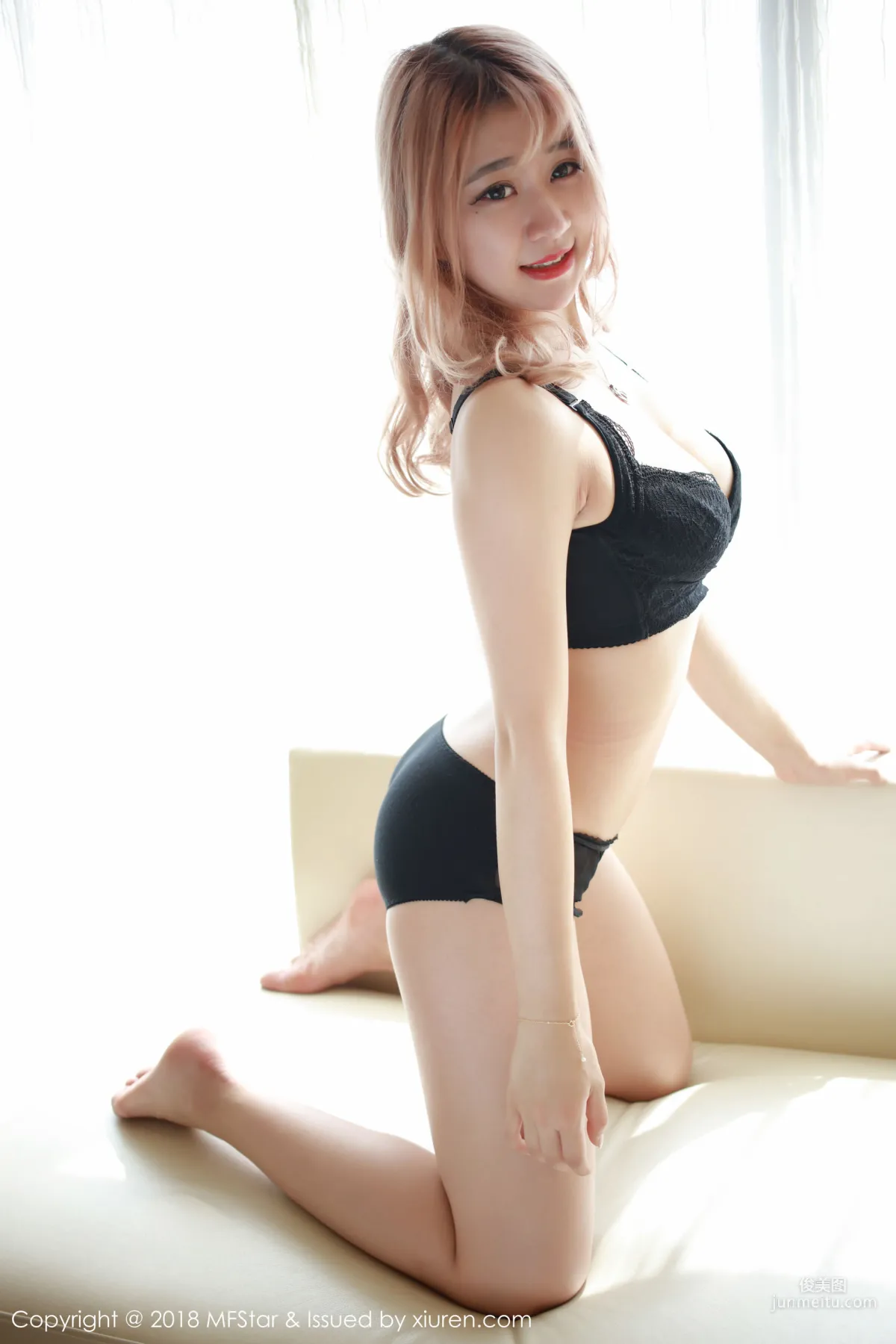 Jingjing tobey Skin Like Fine Jade Golden Hair Beauty [MFStar] Vol.120 Photo Set photo 13