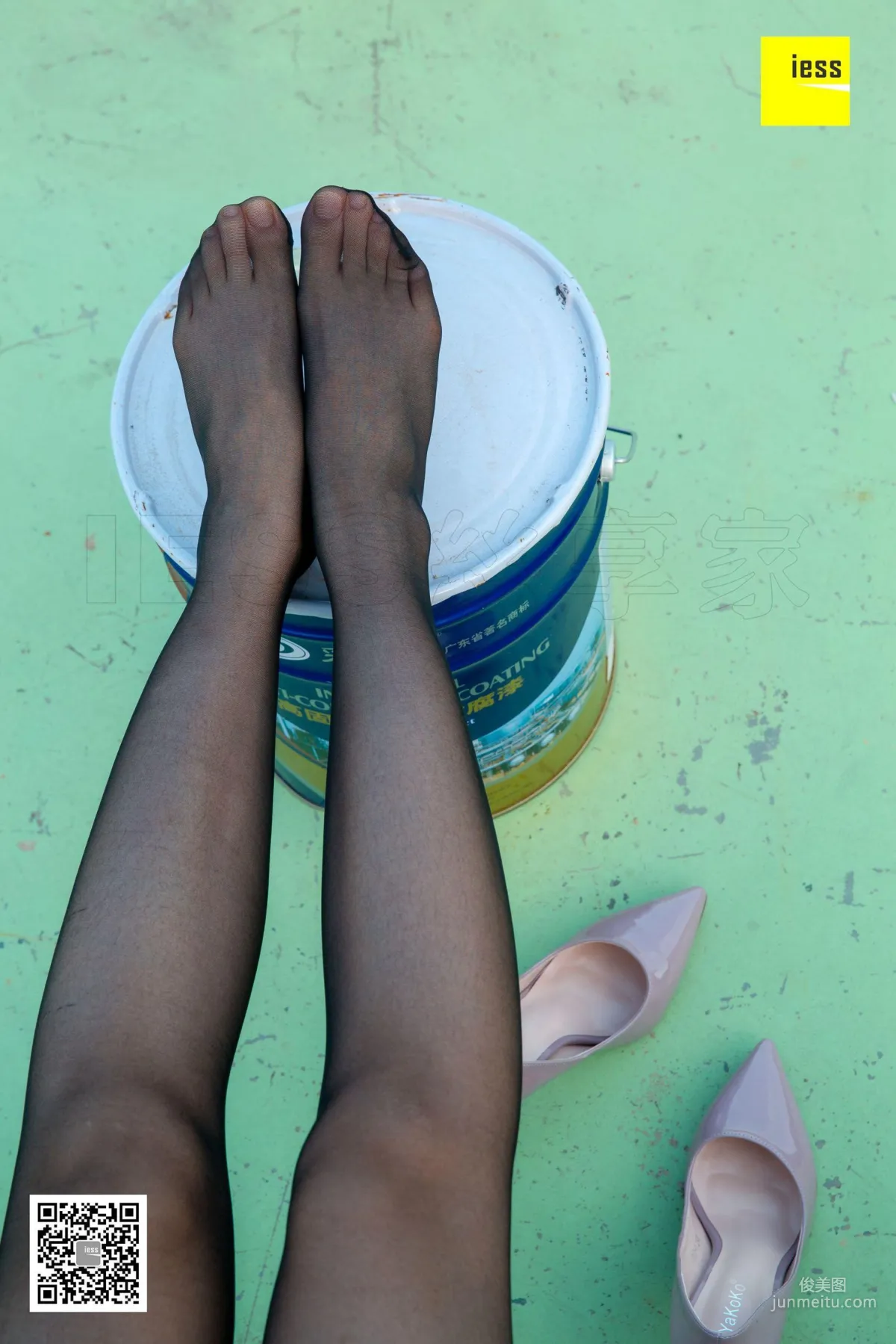 Nuan Nuan "Look! There's a Black Stockings Girl on the Rooftop" [IESS] Silk Enjoyer 237 Photo Set photo 28