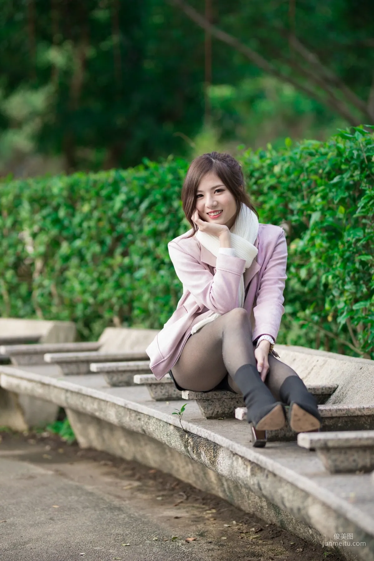 [Taiwan Beauties] Chubby Fang - 3 Outfits Black Stockings Street Snap Photo Set photo 2