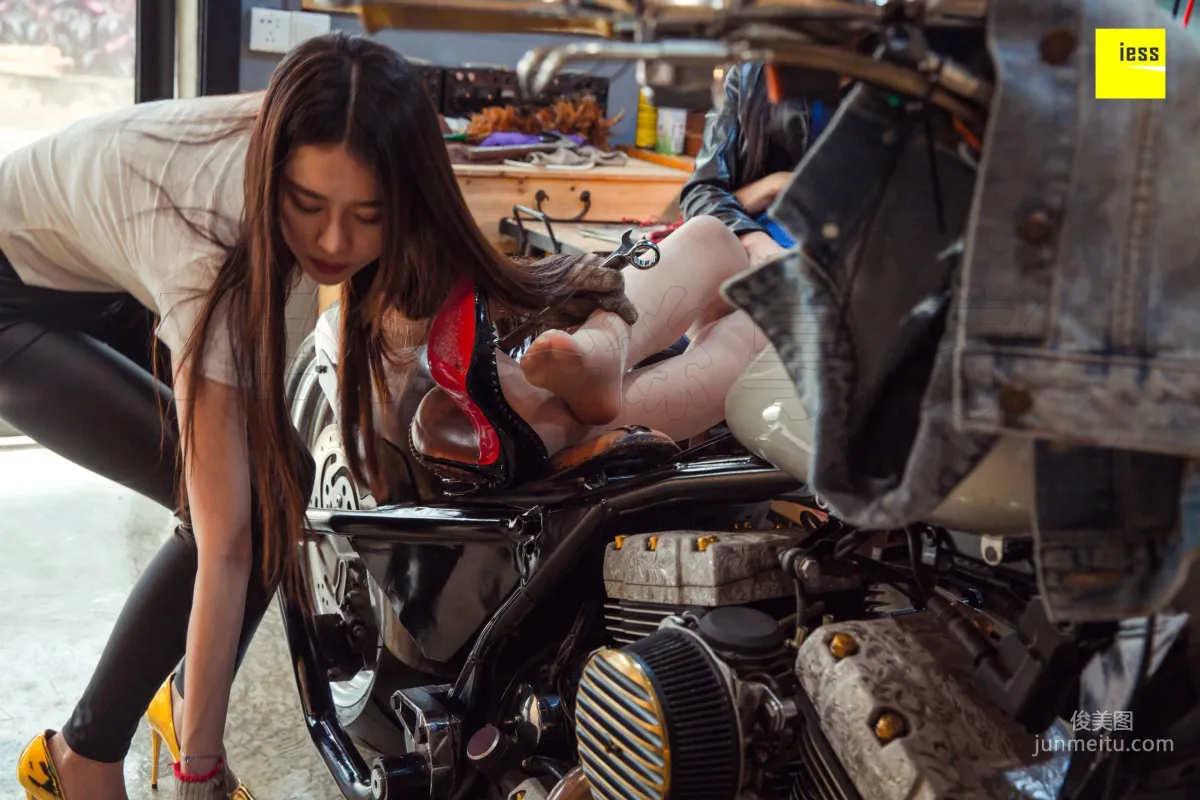 DJ Jiajia Classic Motorcycle Love [IESS] Devil Wednesday Special Issue 22 Photo Set photo 34