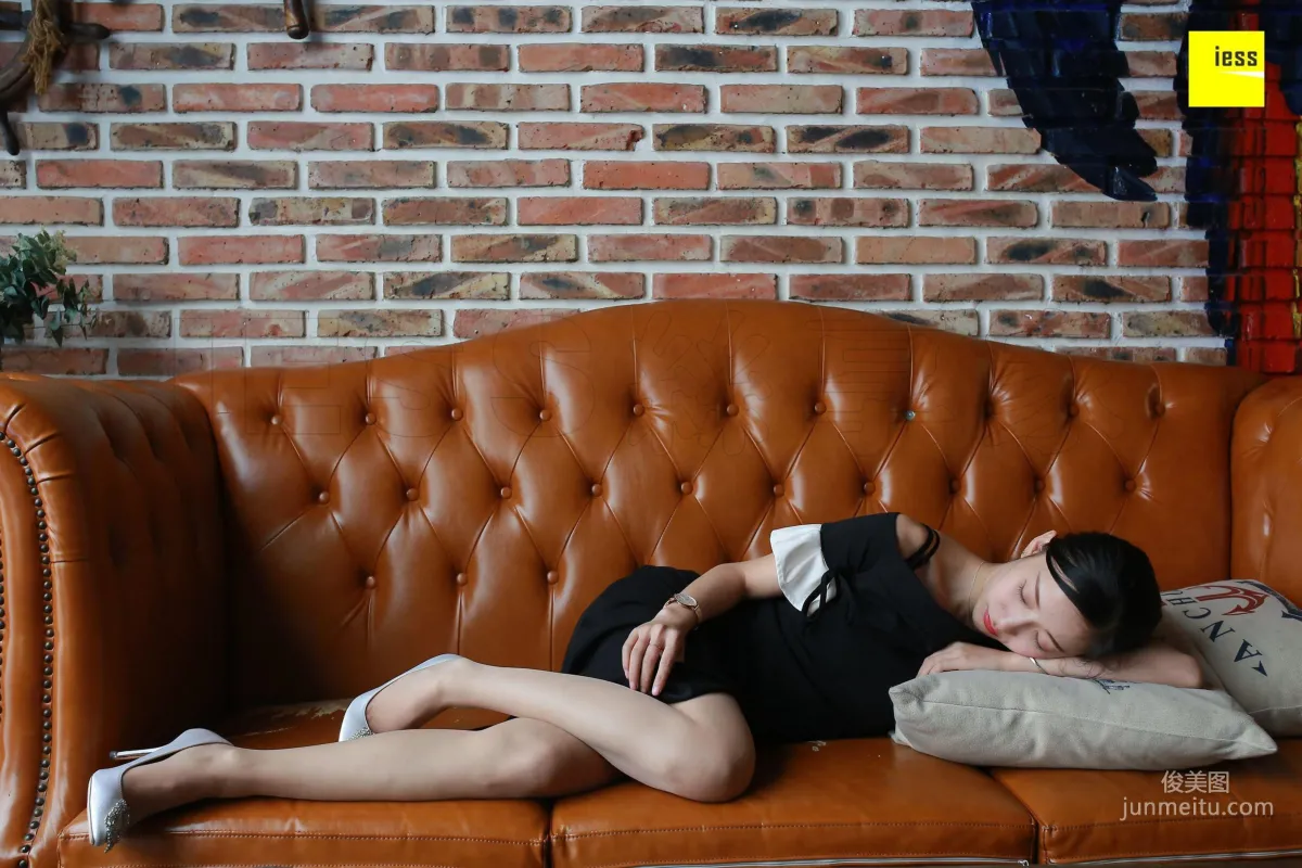 Qiuqiu, Qiuqiu Be Good, Lie Still [IESS] Silk Enjoyer 240 Photo Set photo 28
