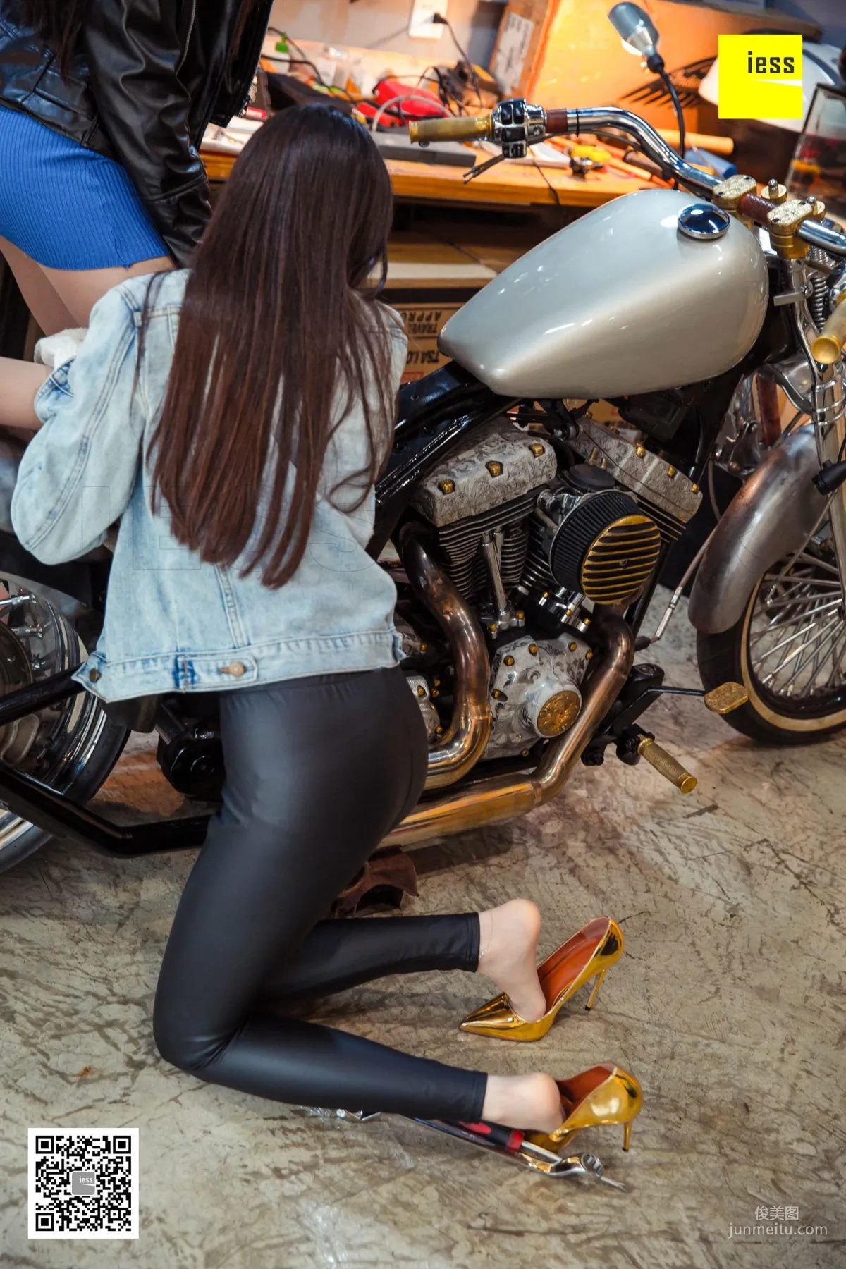DJ and Jiajia, Collector's Edition Motorcycle Love [IESS] Devil Wednesday Special Issue 21 Photo Set photo 24