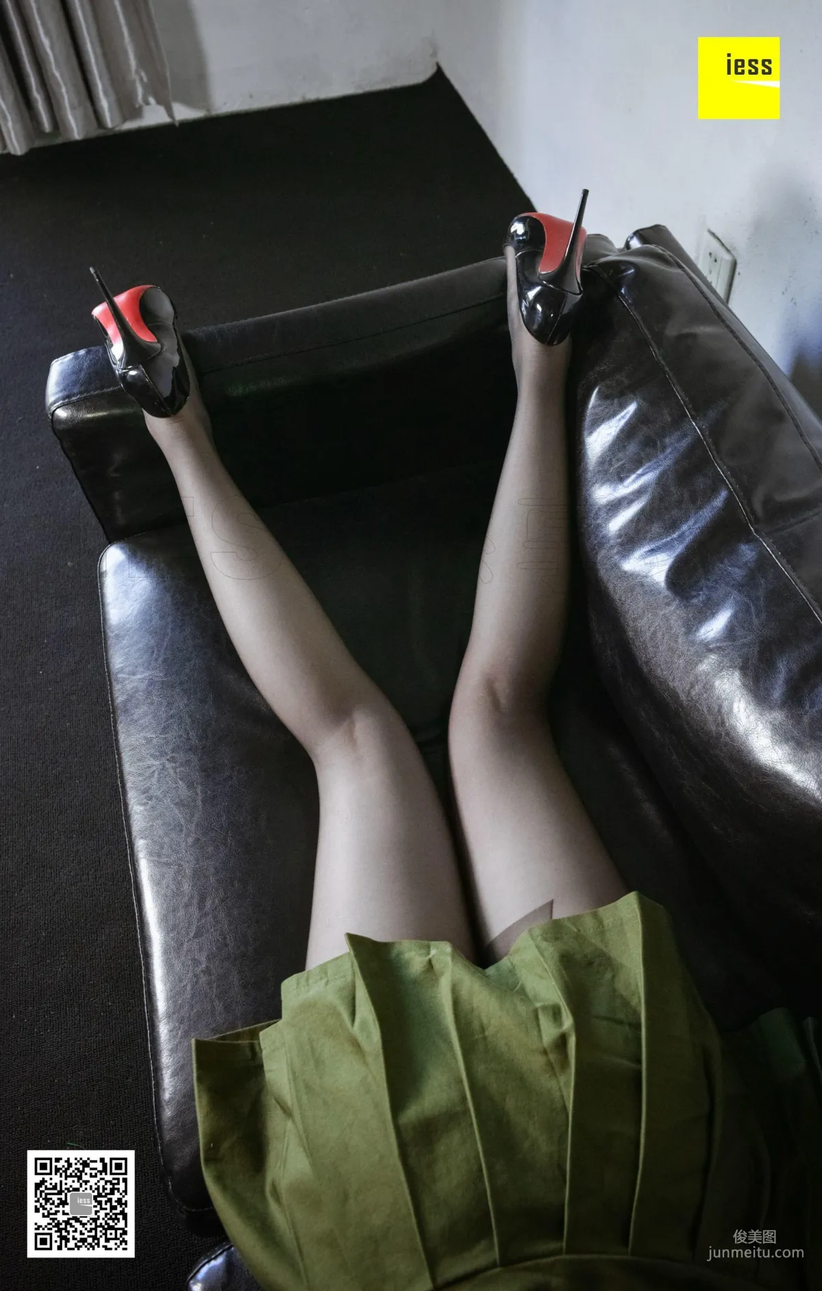 Qi Qi, Black Stockings Army Green Uniform [IESS] Silk Enjoyer 249 Photo Set photo 53