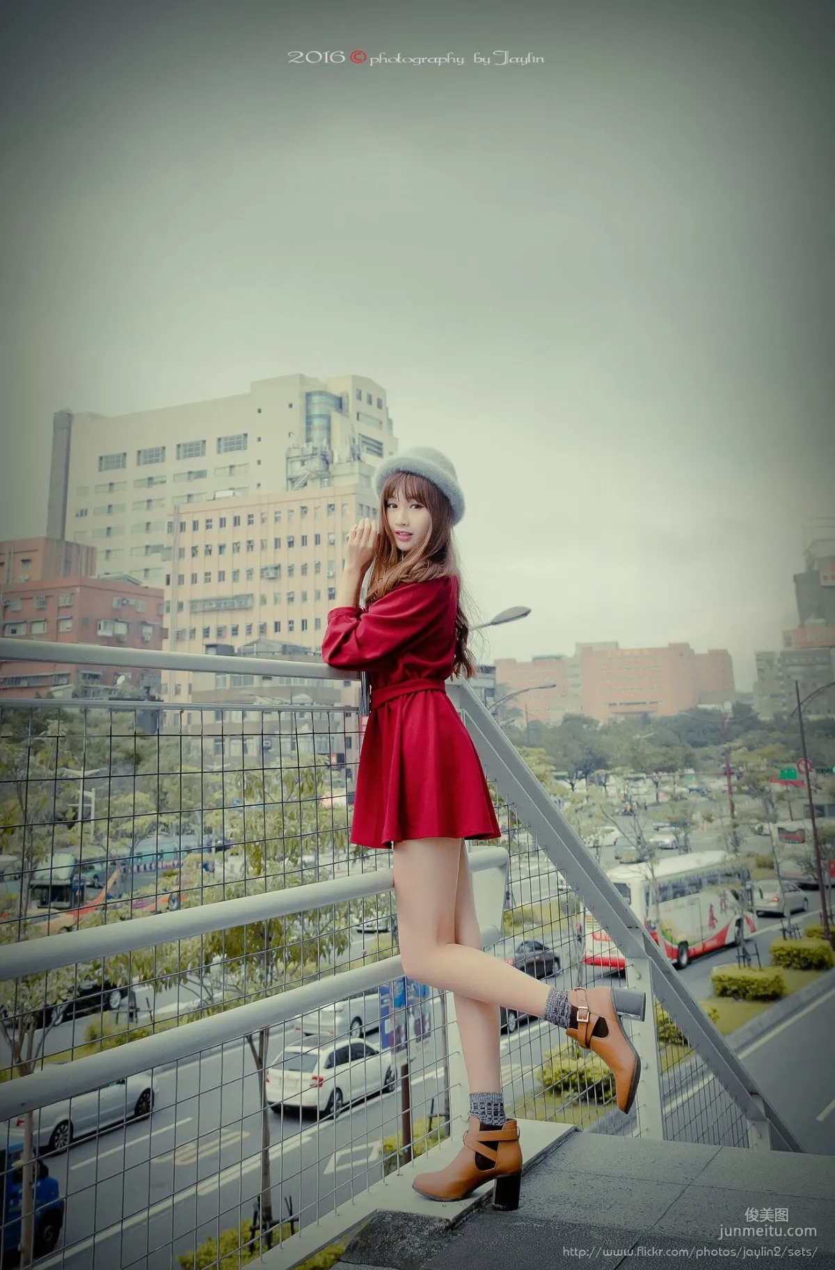 [Taiwan Beauties] Qiqi, Outdoor Shoot Three Outfits Photo Set photo 22