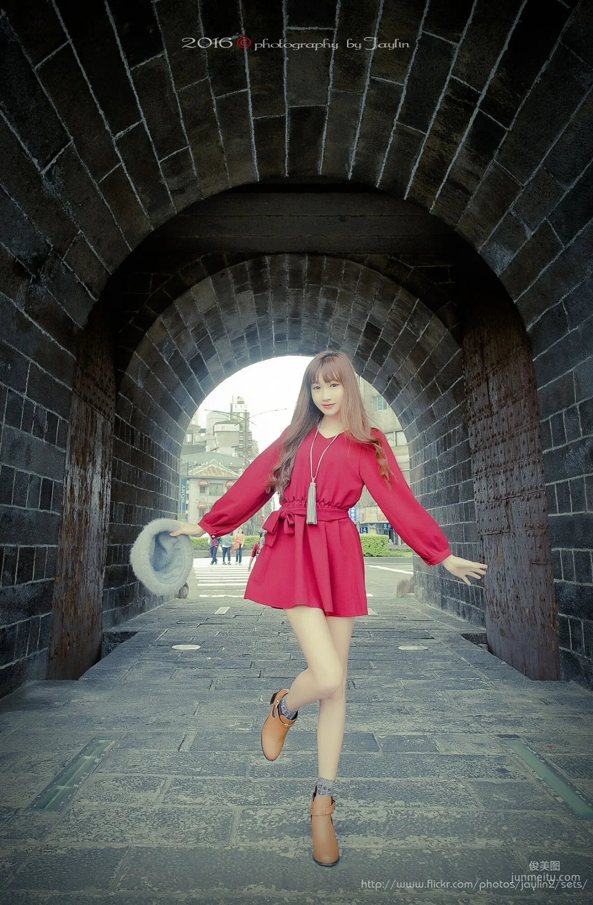 [Taiwan Beauties] Qiqi, Outdoor Shoot Three Outfits Photo Set photo 25