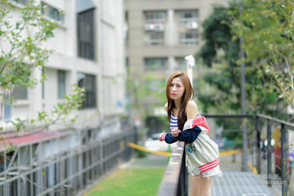 [台湾正妹] 黄艾比Abbie - 长腿热裤街拍 写真集38
