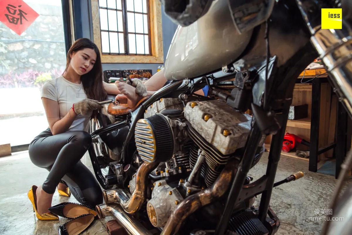 DJ Jiajia Classic Motorcycle Love [IESS] Devil Wednesday Special Issue 22 Photo Set photo 3