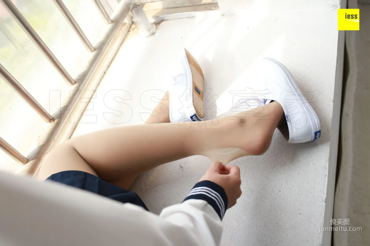 婉萍 《第一次涂指甲油的婉萍》 [异思趣向IESS] 丝享家216 写真集20