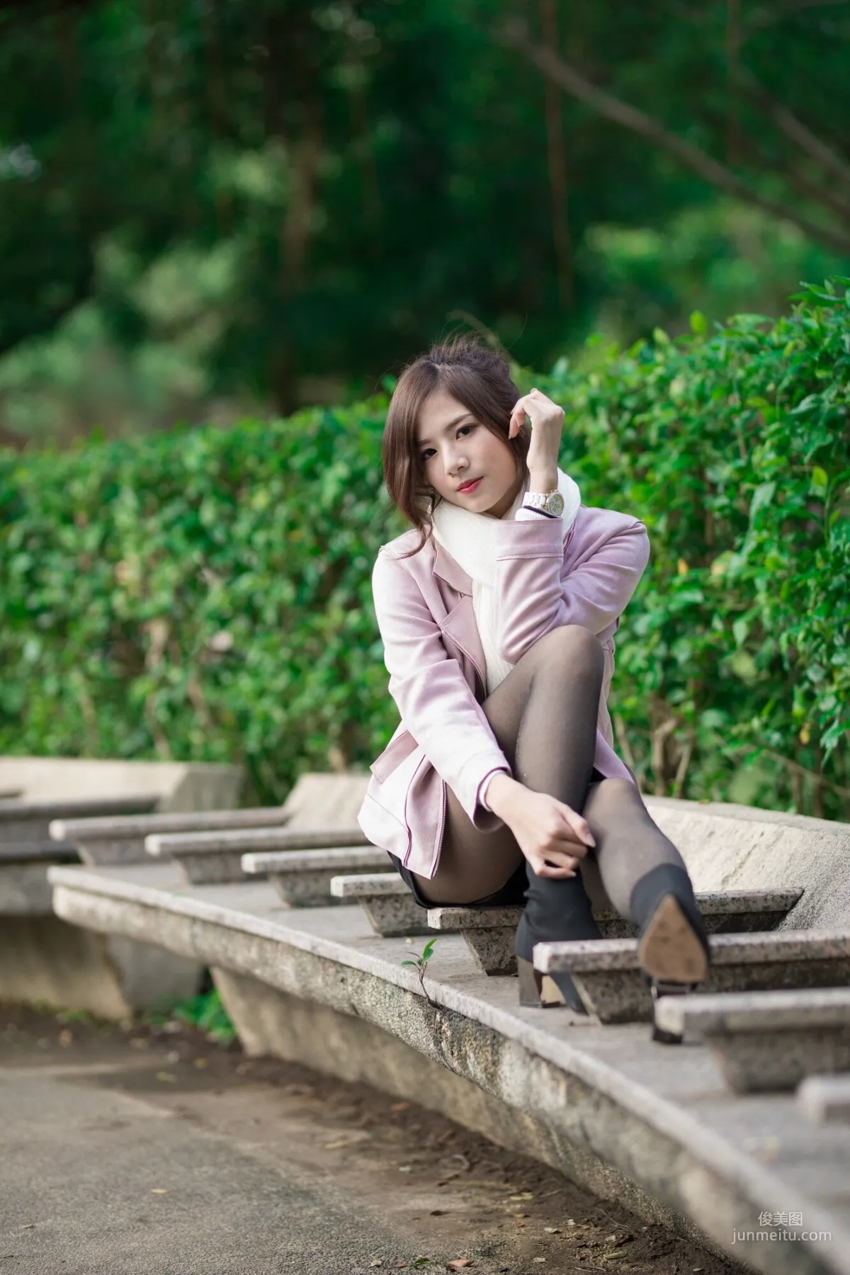 [Taiwan Beauties] Chubby Fang - 3 Outfits Black Stockings Street Snap Photo Set photo 3