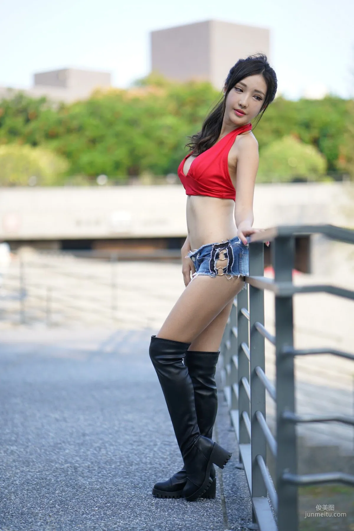 [Taiwan Beauties] Zhao Yun Syuan, Taichung Art Museum Denim Long Boots Street Snap Photo Set photo 31
