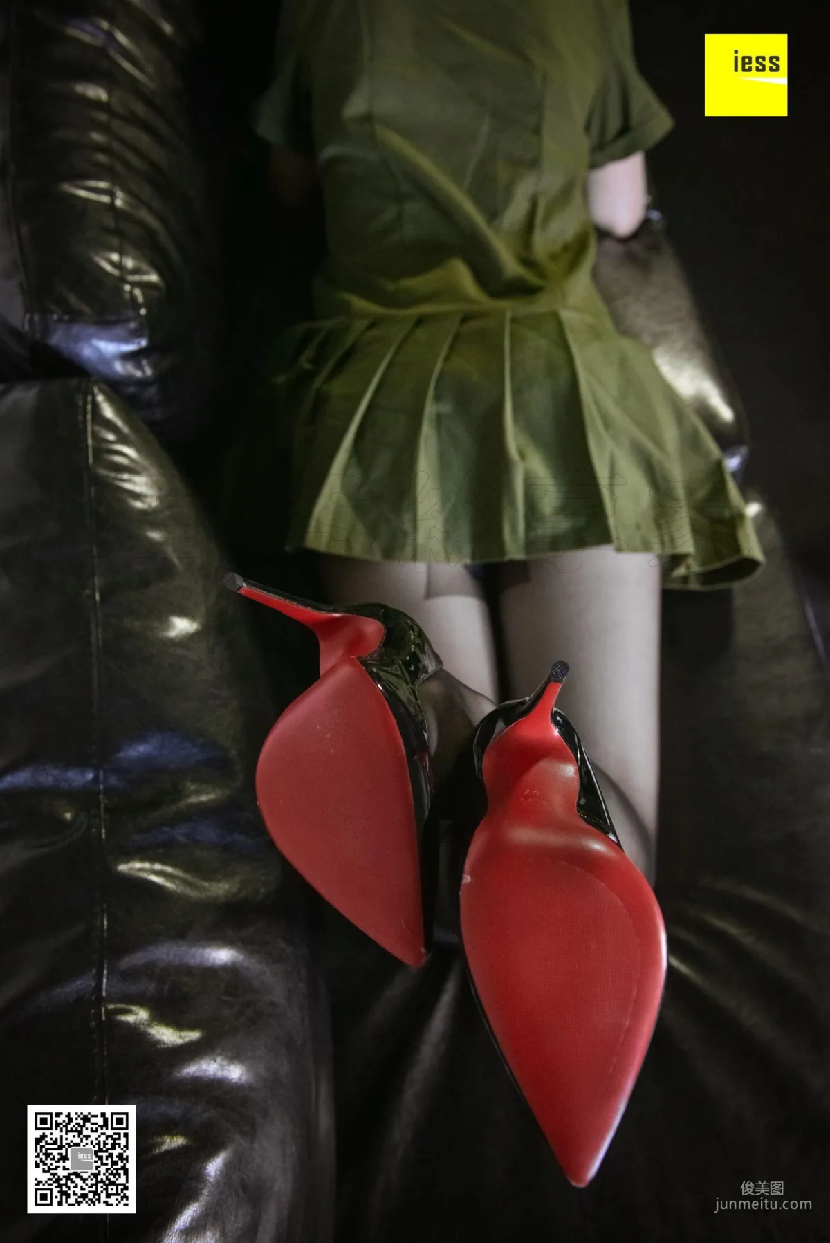 Qi Qi, Black Stockings Army Green Uniform [IESS] Silk Enjoyer 249 Photo Set photo 49