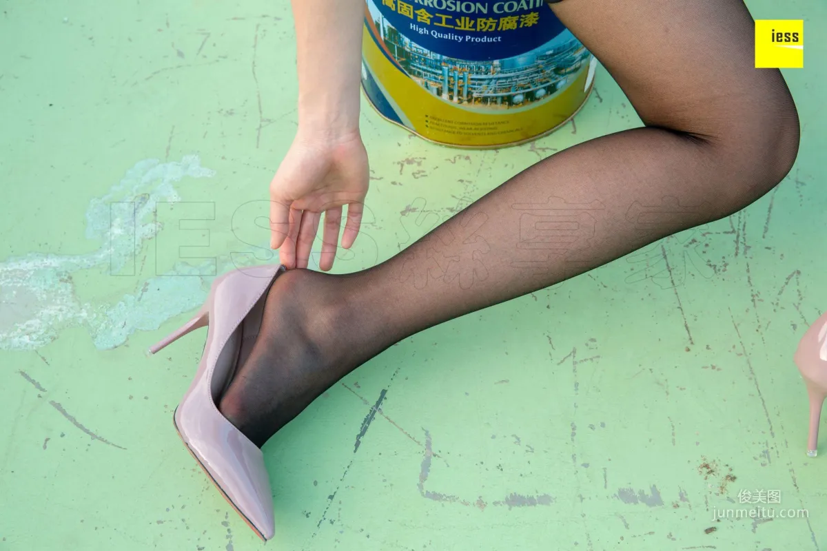 Nuan Nuan "Look! There's a Black Stockings Girl on the Rooftop" [IESS] Silk Enjoyer 237 Photo Set photo 52