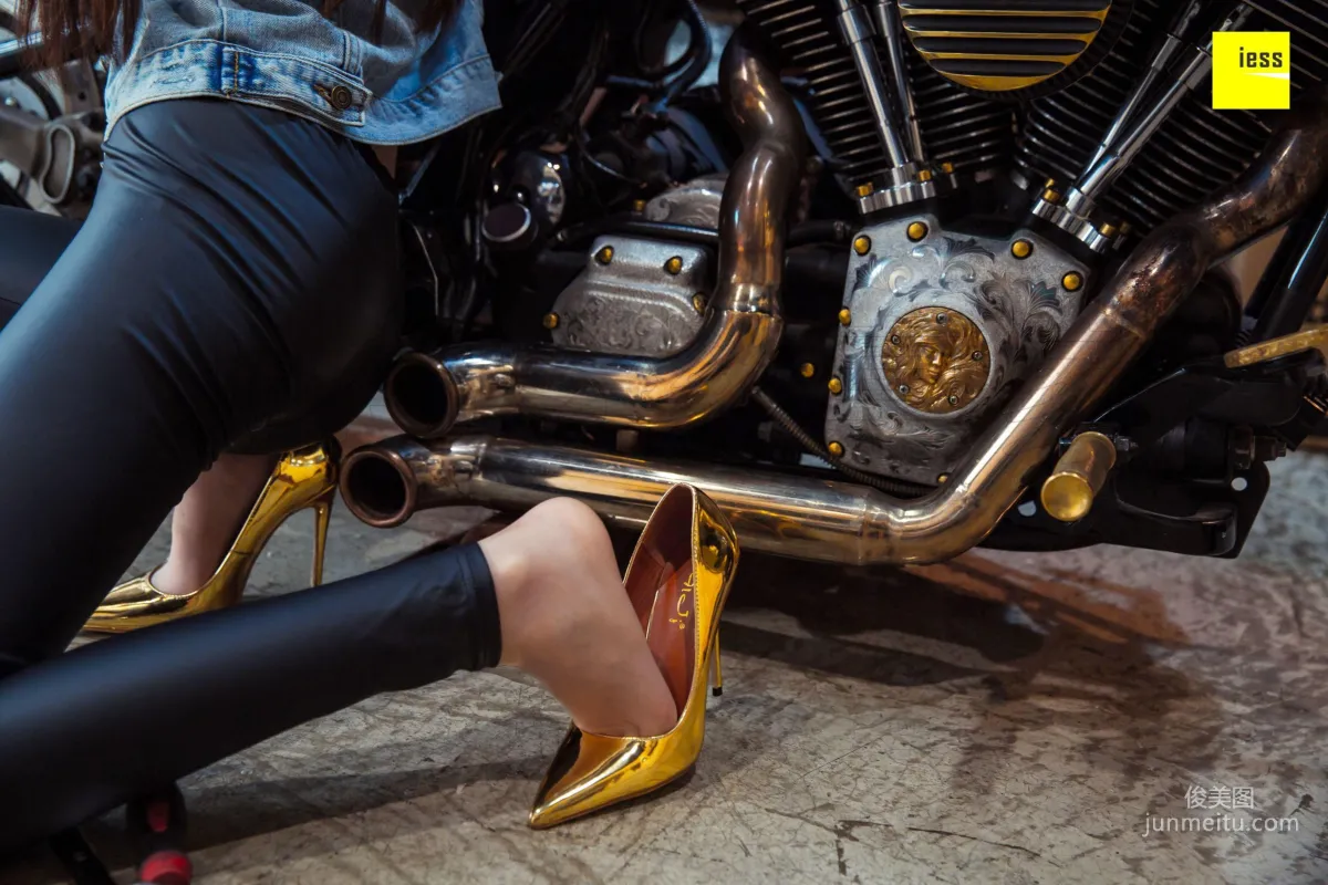 DJ and Jiajia, Collector's Edition Motorcycle Love [IESS] Devil Wednesday Special Issue 21 Photo Set photo 18