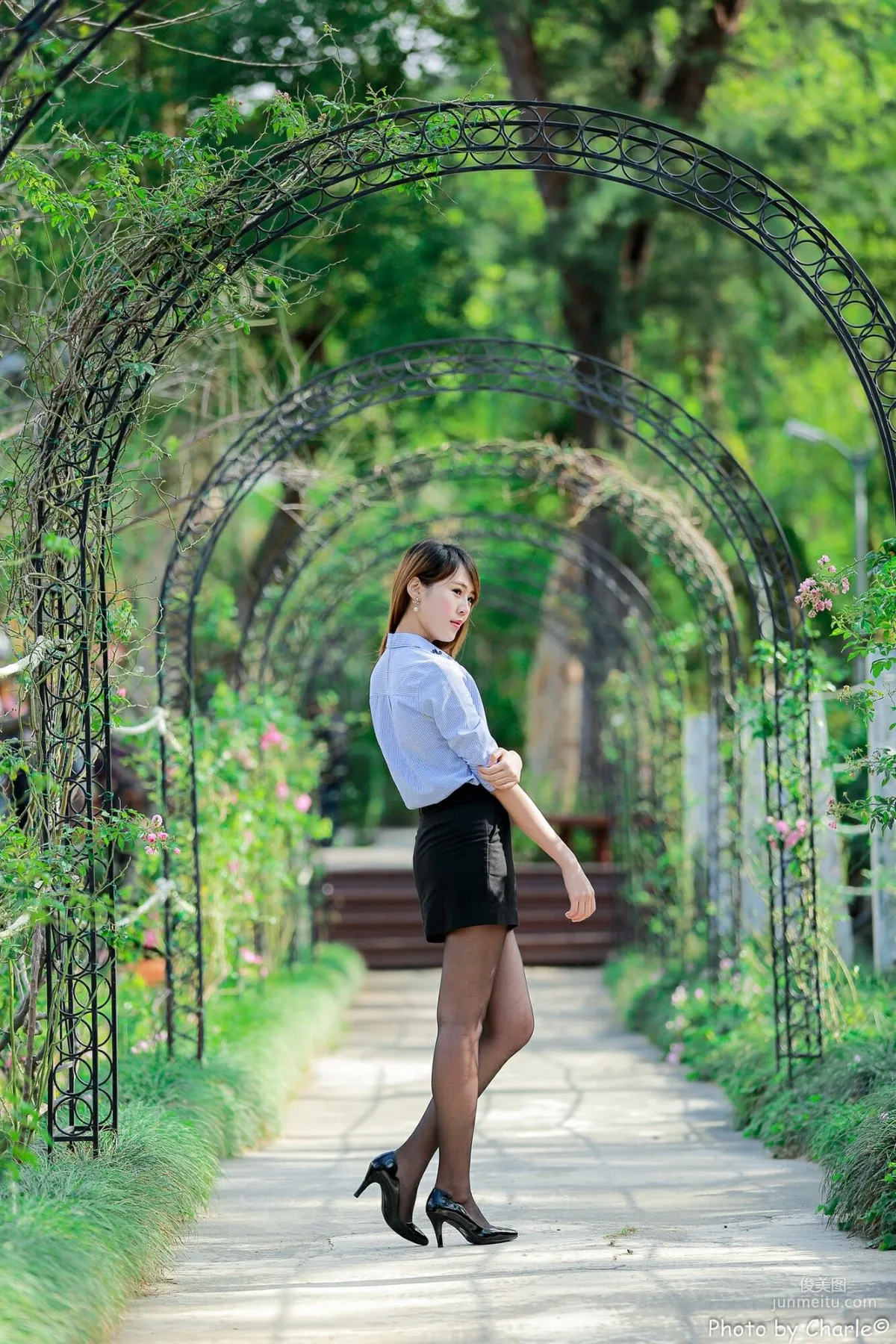 [Taiwan Beauties] Ai Lin, Shilin Residence Outdoor Shoot (Three Outfits Total) Photo Set photo 30