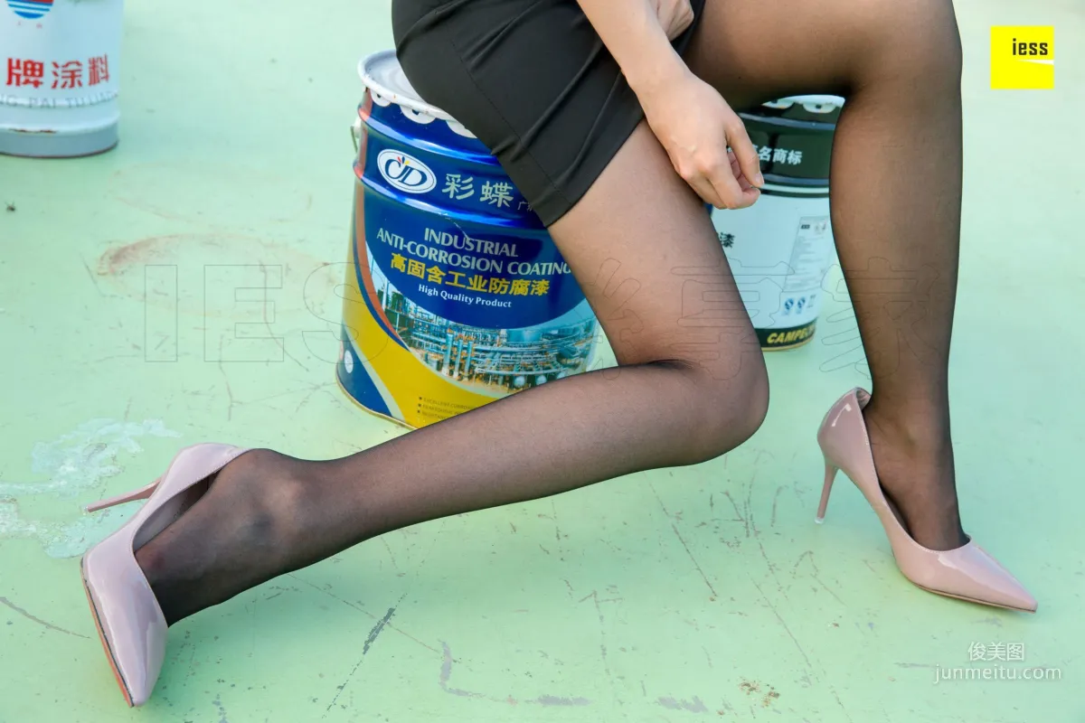 Nuan Nuan "Look! There's a Black Stockings Girl on the Rooftop" [IESS] Silk Enjoyer 237 Photo Set photo 54