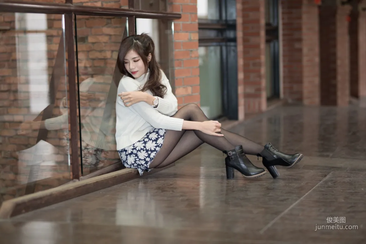 [Taiwan Beauties] Chubby Fang - 3 Outfits Black Stockings Street Snap Photo Set photo 46