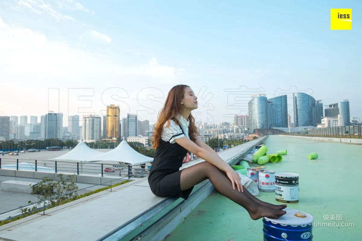 Nuan Nuan "Look! There's a Black Stockings Girl on the Rooftop" [IESS] Silk Enjoyer 237 Photo Set photo 27