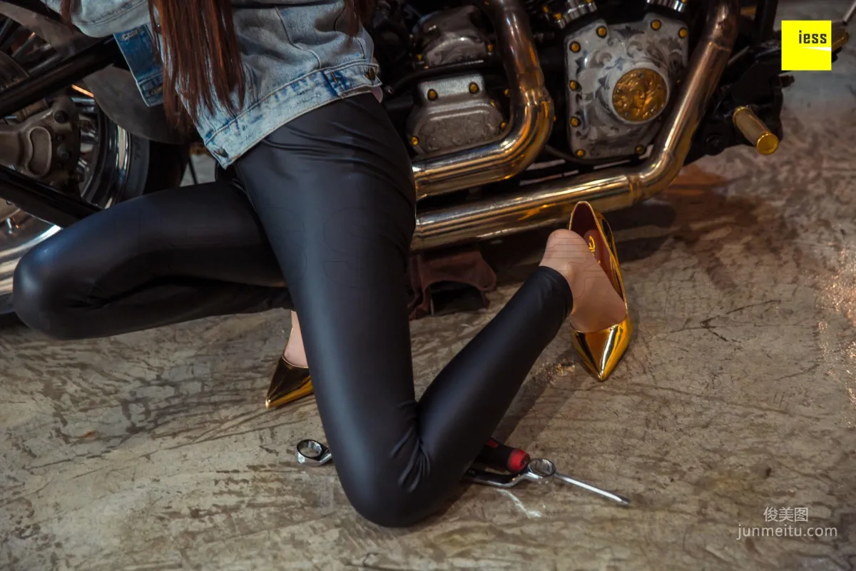 DJ and Jiajia, Collector's Edition Motorcycle Love [IESS] Devil Wednesday Special Issue 21 Photo Set photo 17