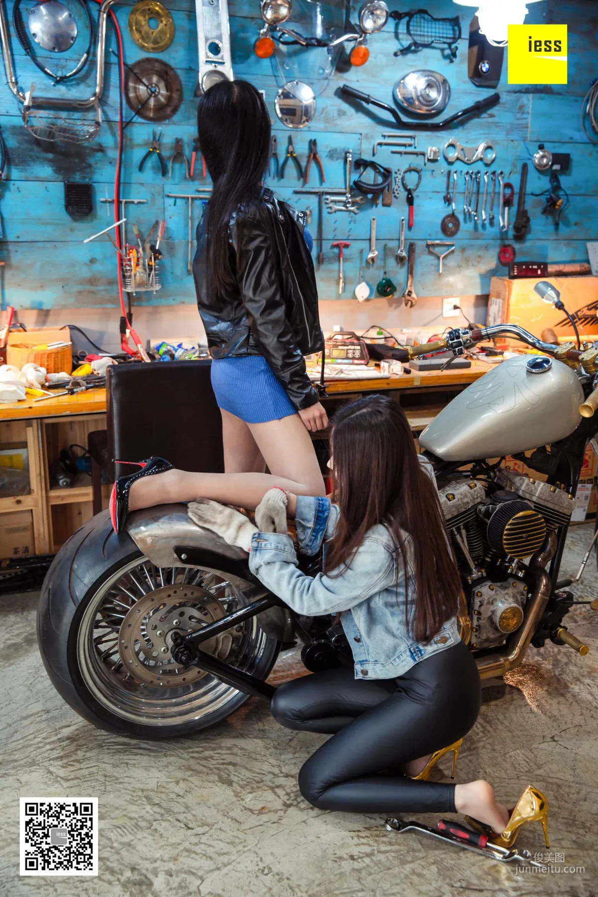 DJ and Jiajia, Collector's Edition Motorcycle Love [IESS] Devil Wednesday Special Issue 21 Photo Set photo 26