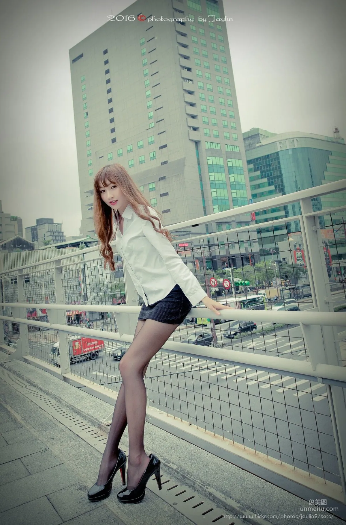 [Taiwan Beauties] Qiqi, Outdoor Shoot Three Outfits Photo Set photo 44