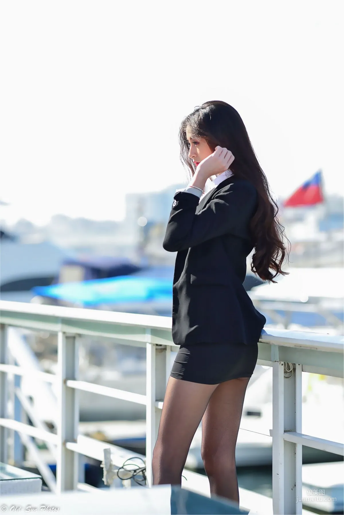 [台灣女神] 小梵《展覽館旁OL街拍》 寫真集 73