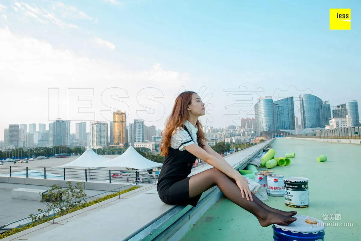 Nuan Nuan "Look! There's a Black Stockings Girl on the Rooftop" [IESS] Silk Enjoyer 237 Photo Set photo 26