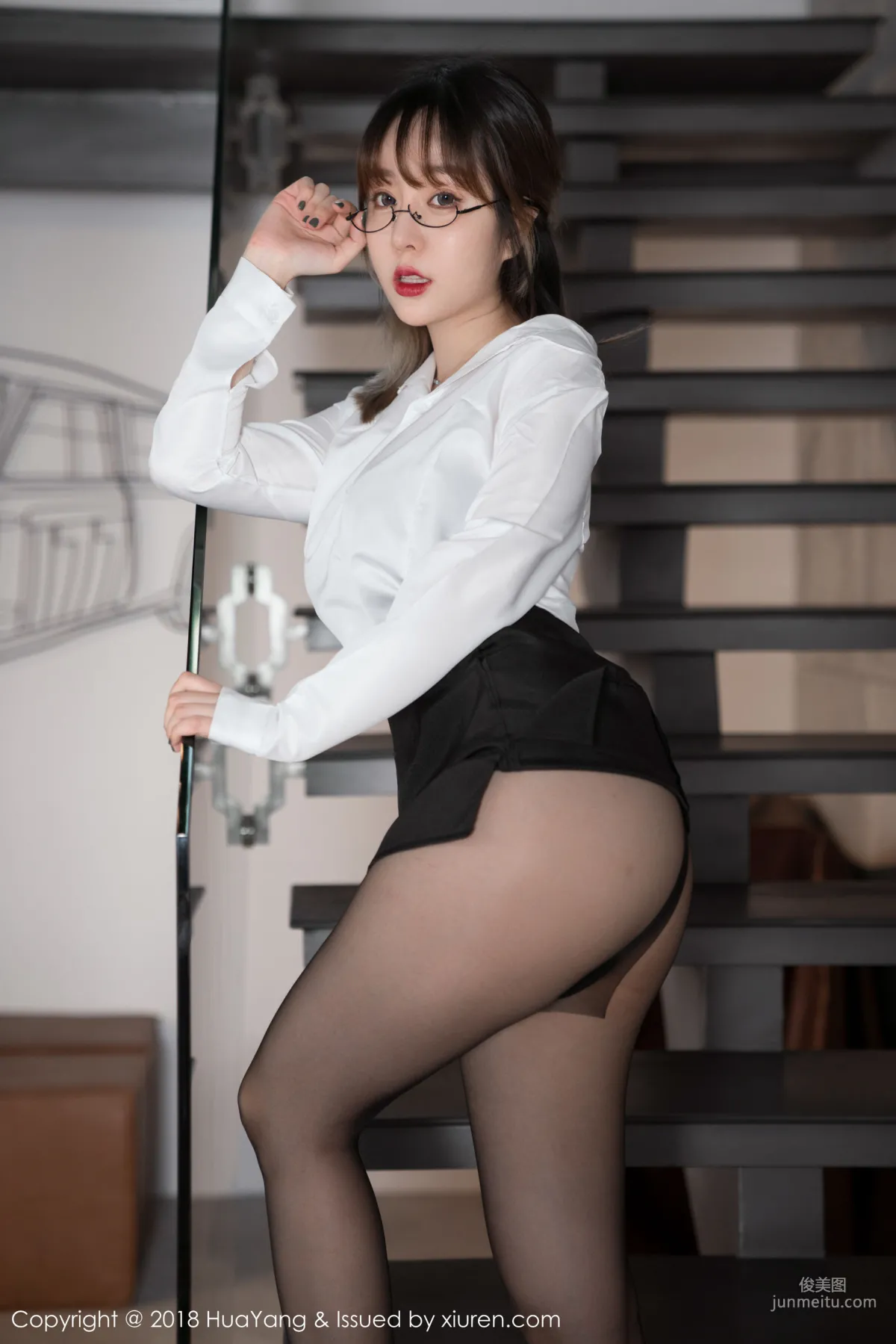 Wang Yuchun "Black Stockings OL Photos" [HuaYang] Vol.042 Photo Set photo 21