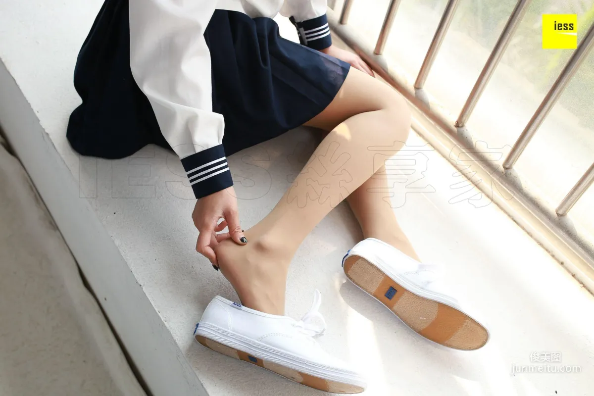 婉萍 《第一次涂指甲油的婉萍》 [异思趣向IESS] 丝享家216 写真集18