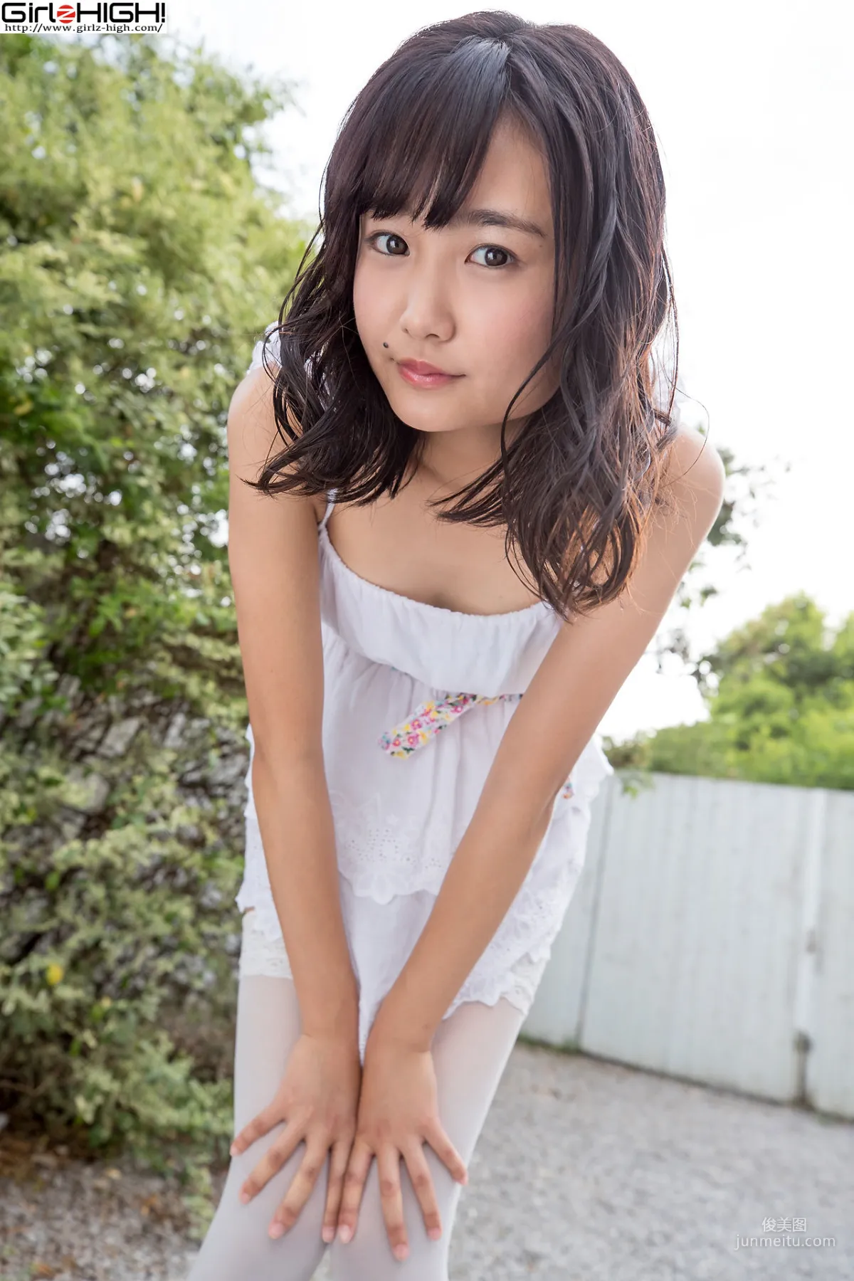 西野花恋《ニーハイコレクション》 白ワンピース [Girlz-High] 写真集11