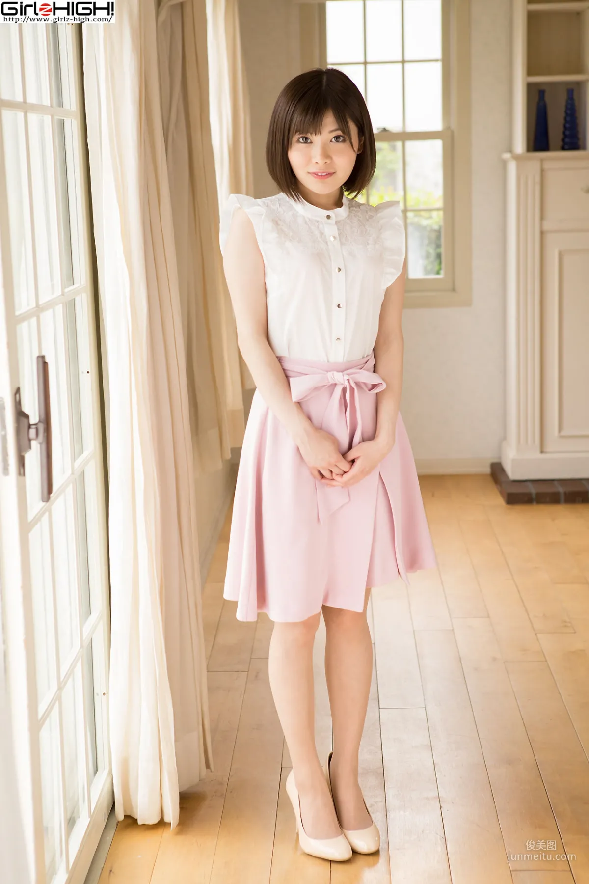 山口里菜子《僕たち（私たち）お尻だ～いすき！》私服 [Girlz-High] 写真集1
