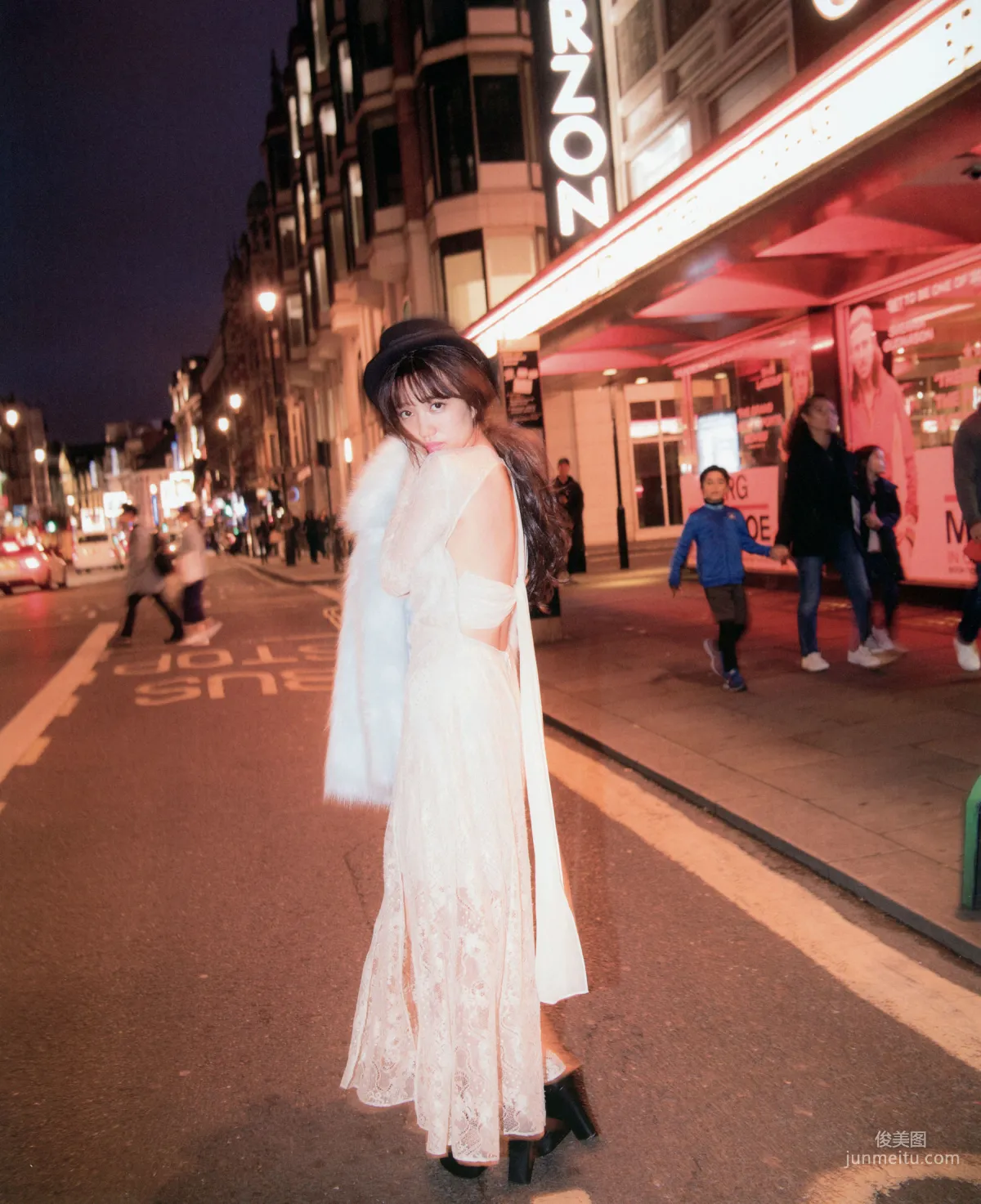 加藤玲奈《誰かの仕業》ファースト写真集 82