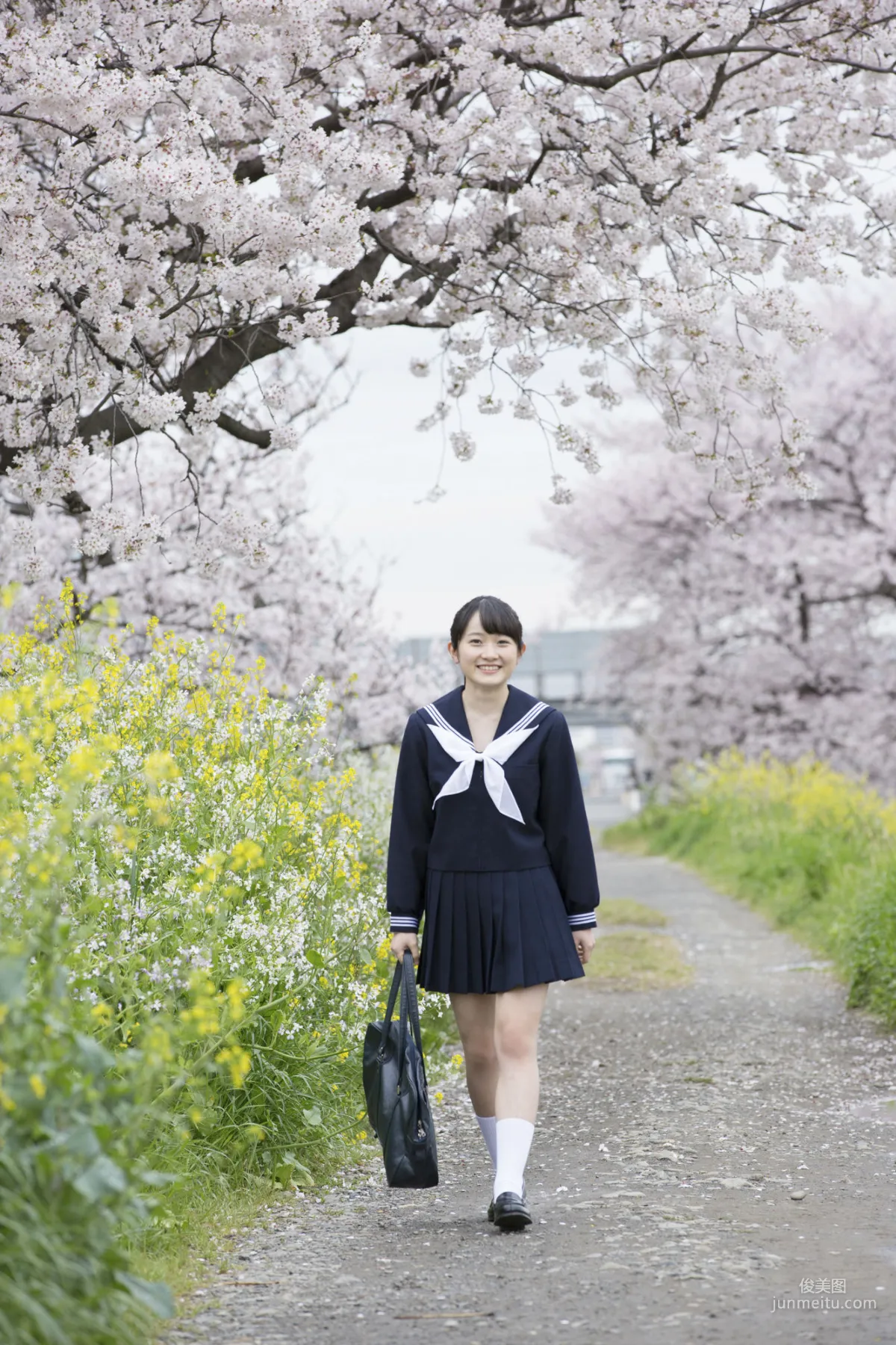 Chisaki Morito [Hello! Project Digital Books] No.165 Photo Set photo 1