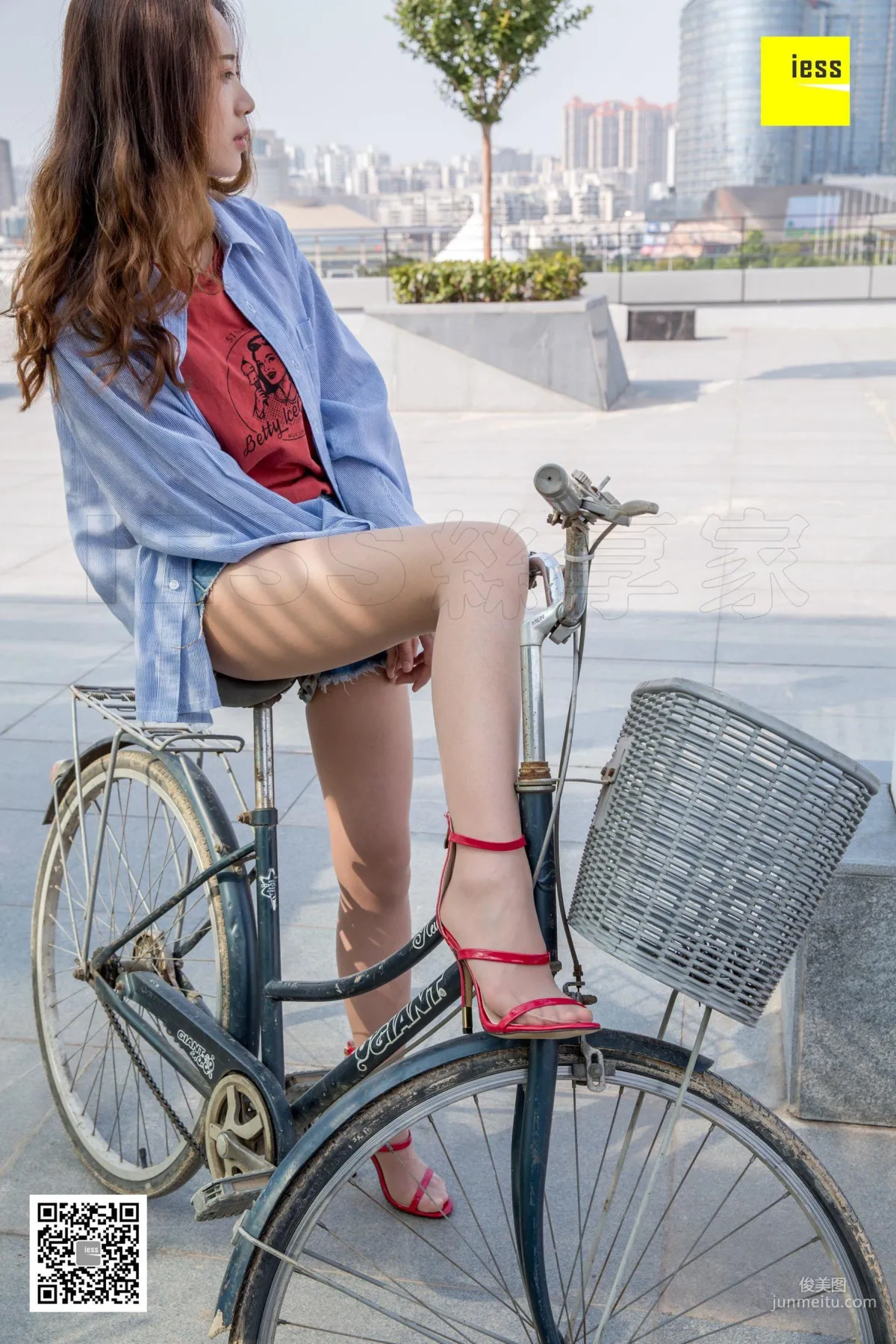 Nuan Nuan, Old Bicycle and Iron Chain [IESS] Silk Enjoyer 257 Photo Set photo 33