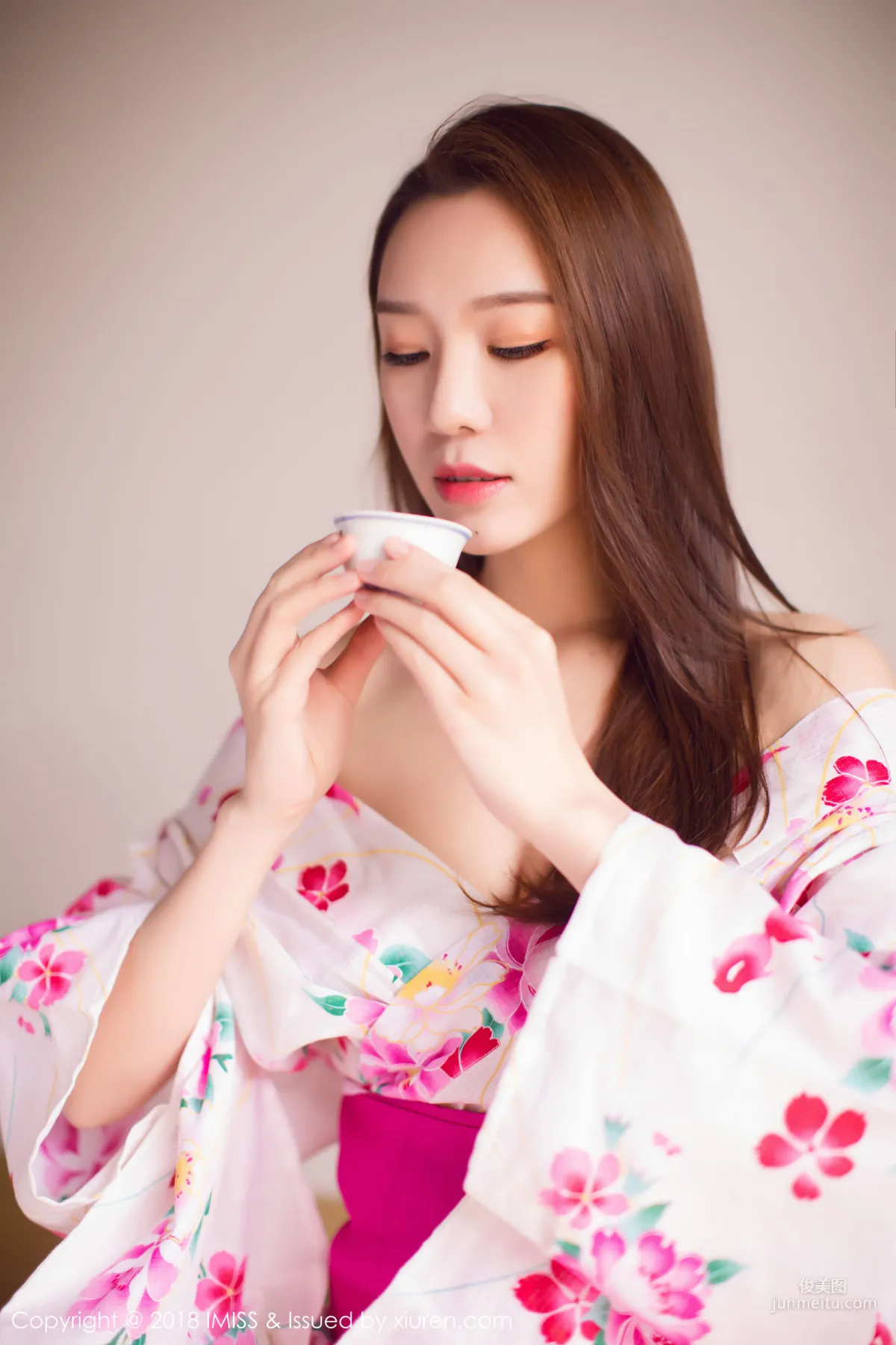 Katrina Low: IMISS Vol. 252 photo 1