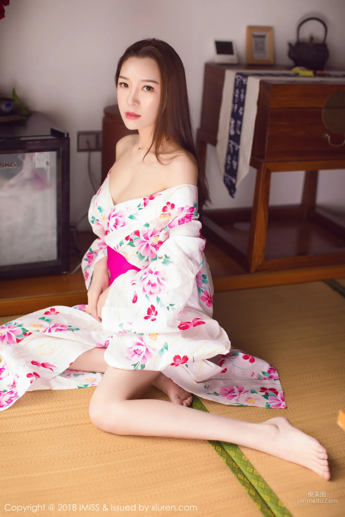 Katrina Low: IMISS Vol. 252 photo 9