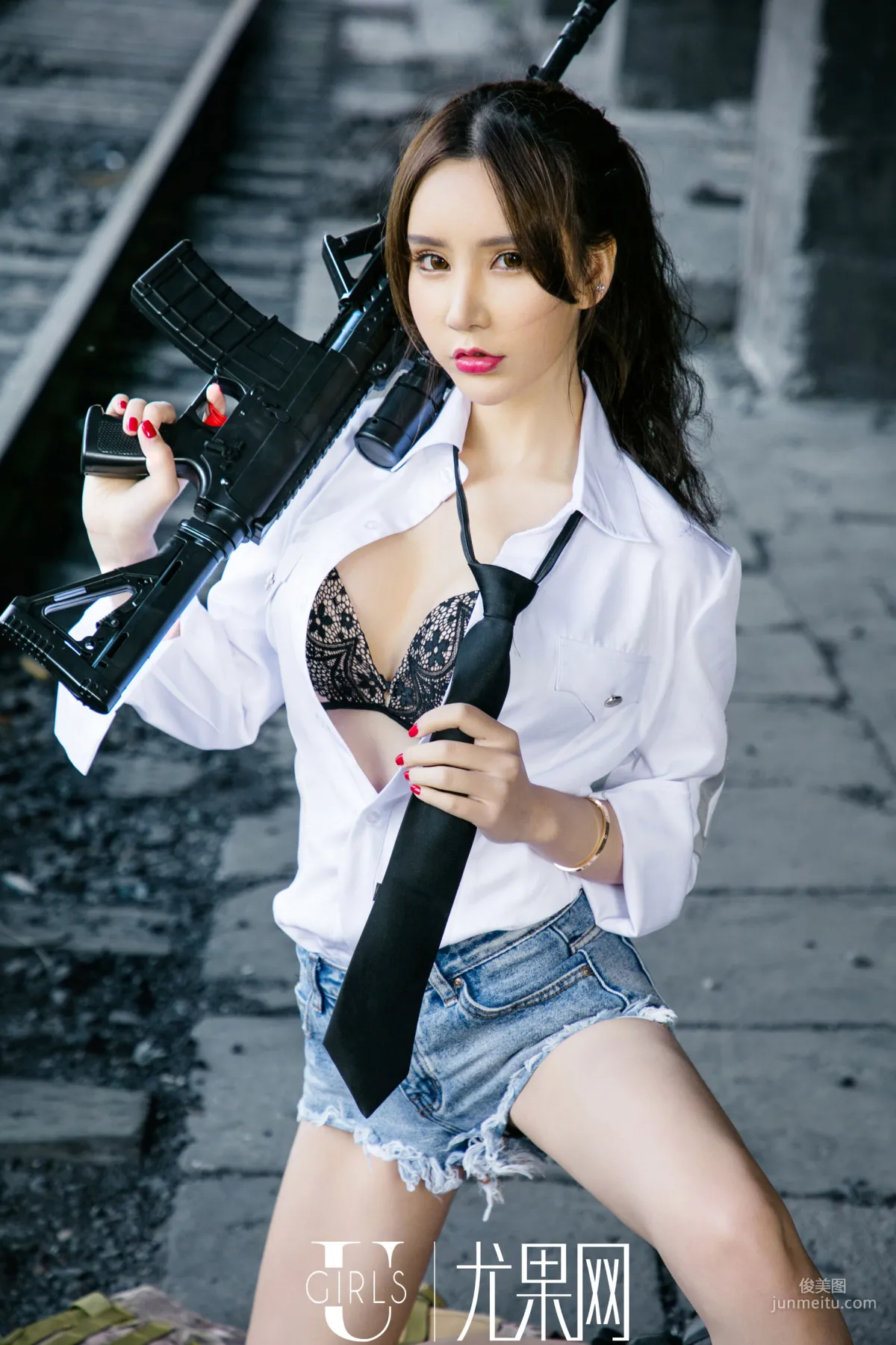 Zhou Yuxi, Goddess Takes You to Eat Chicken [Ugirls] U374 Photo Set photo 2