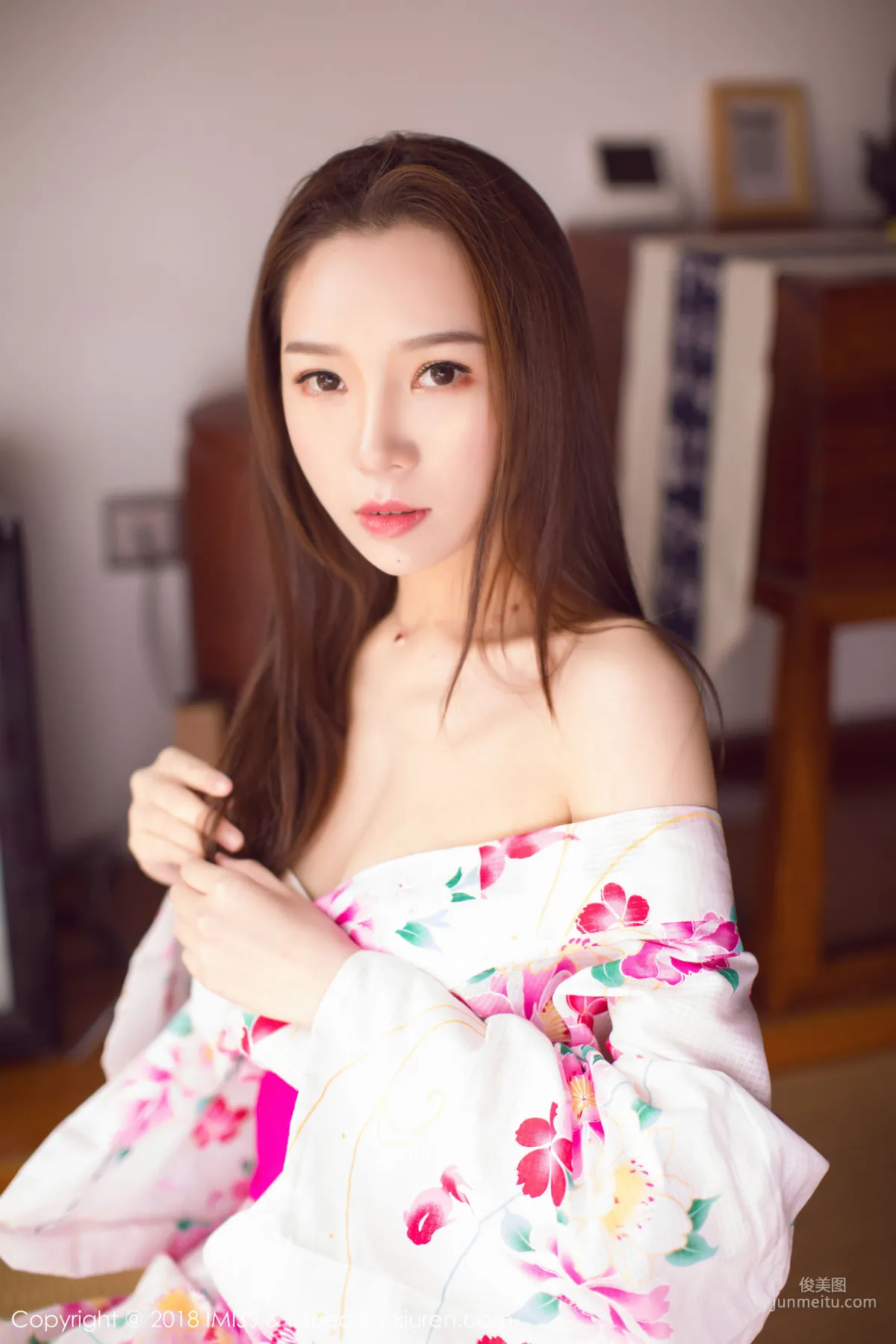 Katrina Low: IMISS Vol. 252 photo 7