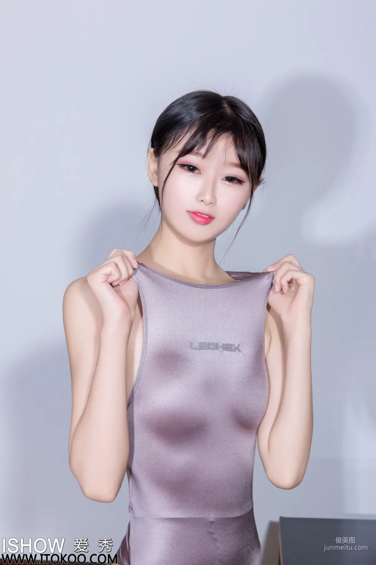 Yunmanyin Merry, Tight One-Piece Swimsuit and Nude Stockings [ISHOW] No.164 Photo Set photo 11